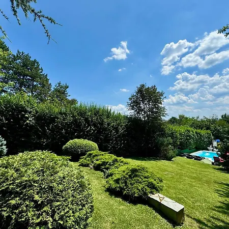 Luxury Private Estate Families & Groups Pool & Bbq Garden & Yard Free Parking Near Center *