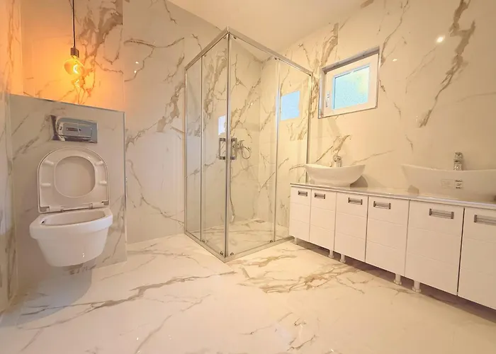 Luxury Private Estate Families & Groups Pool & Bbq Garden & Yard Free Parking Near Center 빌라 베오그라드