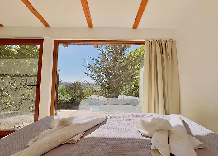 Luxury Private Estate Families & Groups Pool & Bbq Garden & Yard Free Parking Near Center *