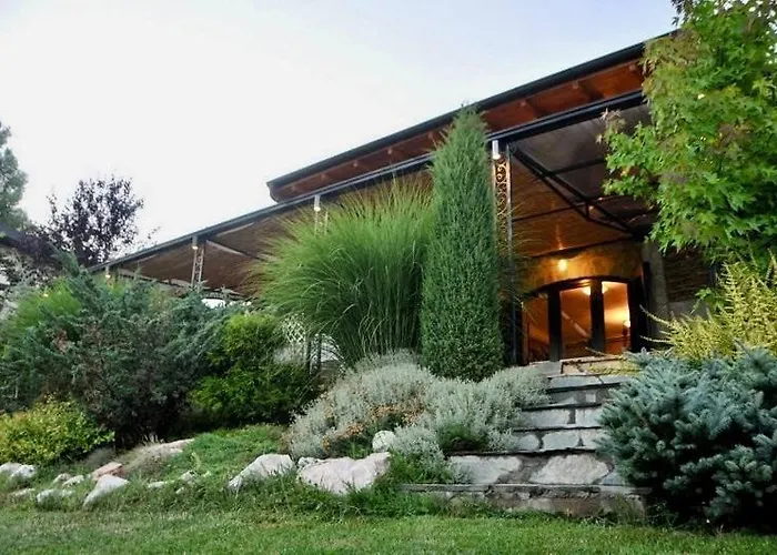 Luxury Private Estate Families & Groups Pool & Bbq Garden & Yard Free Parking Near Center