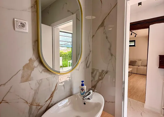 빌라 Luxury Private Estate Families & Groups Pool & Bbq Garden & Yard Free Parking Near Center 베오그라드