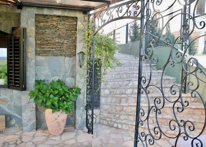 Luxury Private Estate Families & Groups Pool & Bbq Garden & Yard Free Parking Near Center 빌라 베오그라드