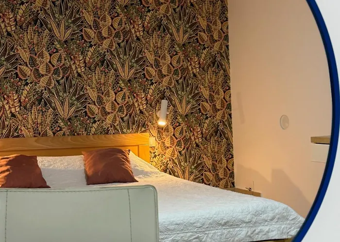 Luxury Private Estate Families & Groups Pool & Bbq Garden & Yard Free Parking Near Center