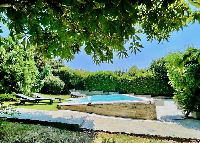 Luxury Private Estate Families & Groups Pool & Bbq Garden & Yard Free Parking Near Center