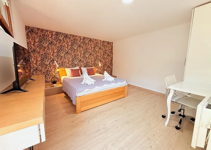 빌라 Luxury Private Estate Families & Groups Pool & Bbq Garden & Yard Free Parking Near Center 베오그라드